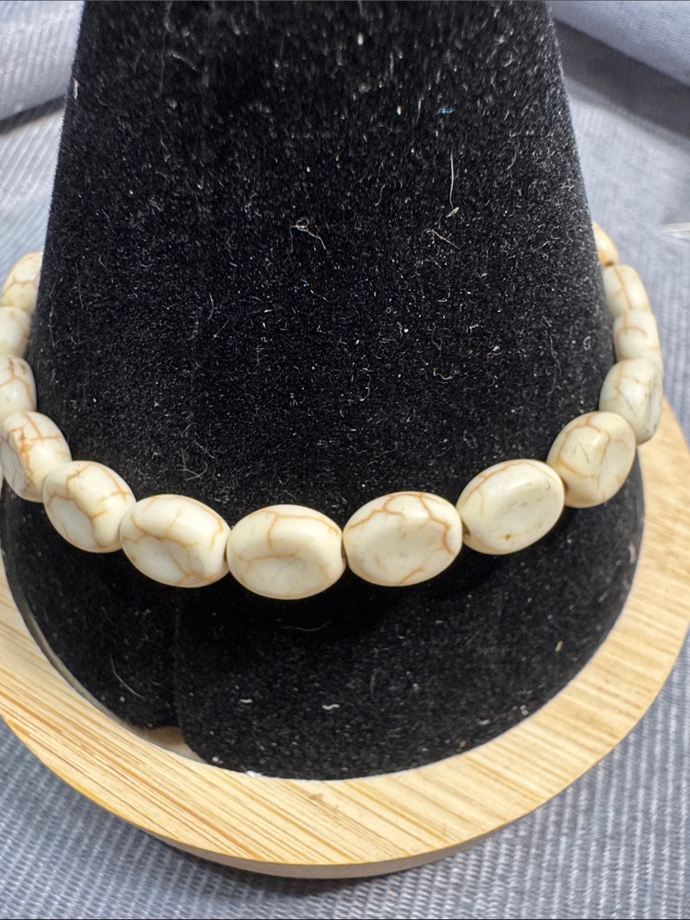 Source Unknown Cream Howlite-Style Bead Stretch Bracelet